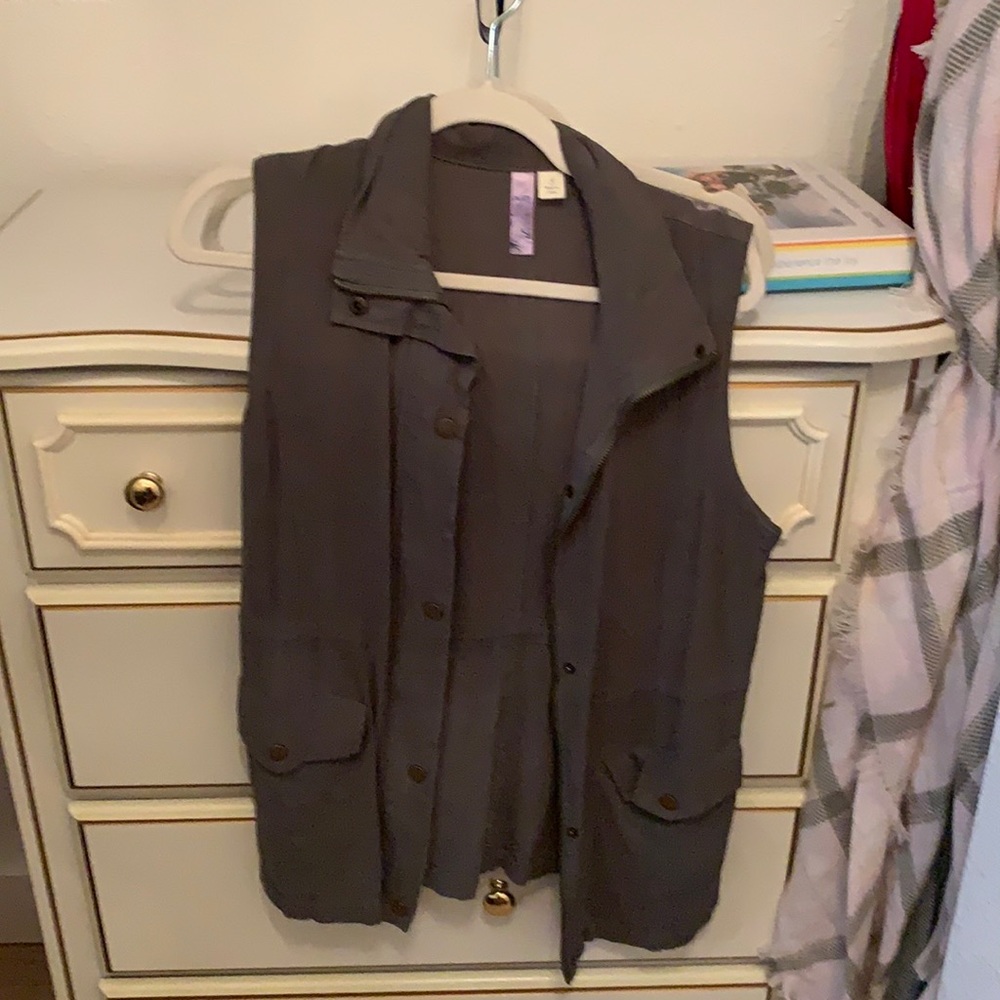 Alya Green Vest